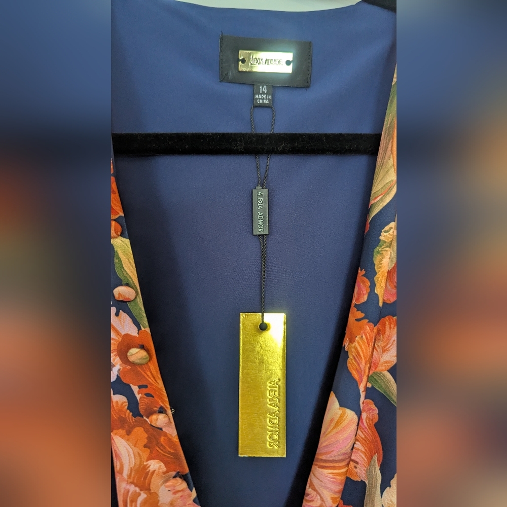 NWT Bubble Sleeve Wrap Dress - Picture 4 of 5